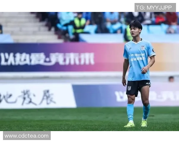 足球服的选择与搭配技巧让你在场上尽显风采与个性